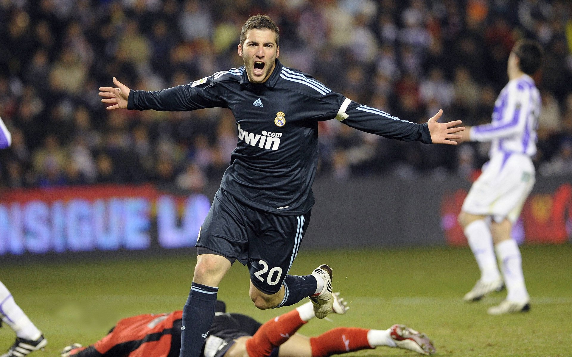 KAIYUN 中国大陆-博卡后场出球压力大，组织受限，博卡俱乐部球衣